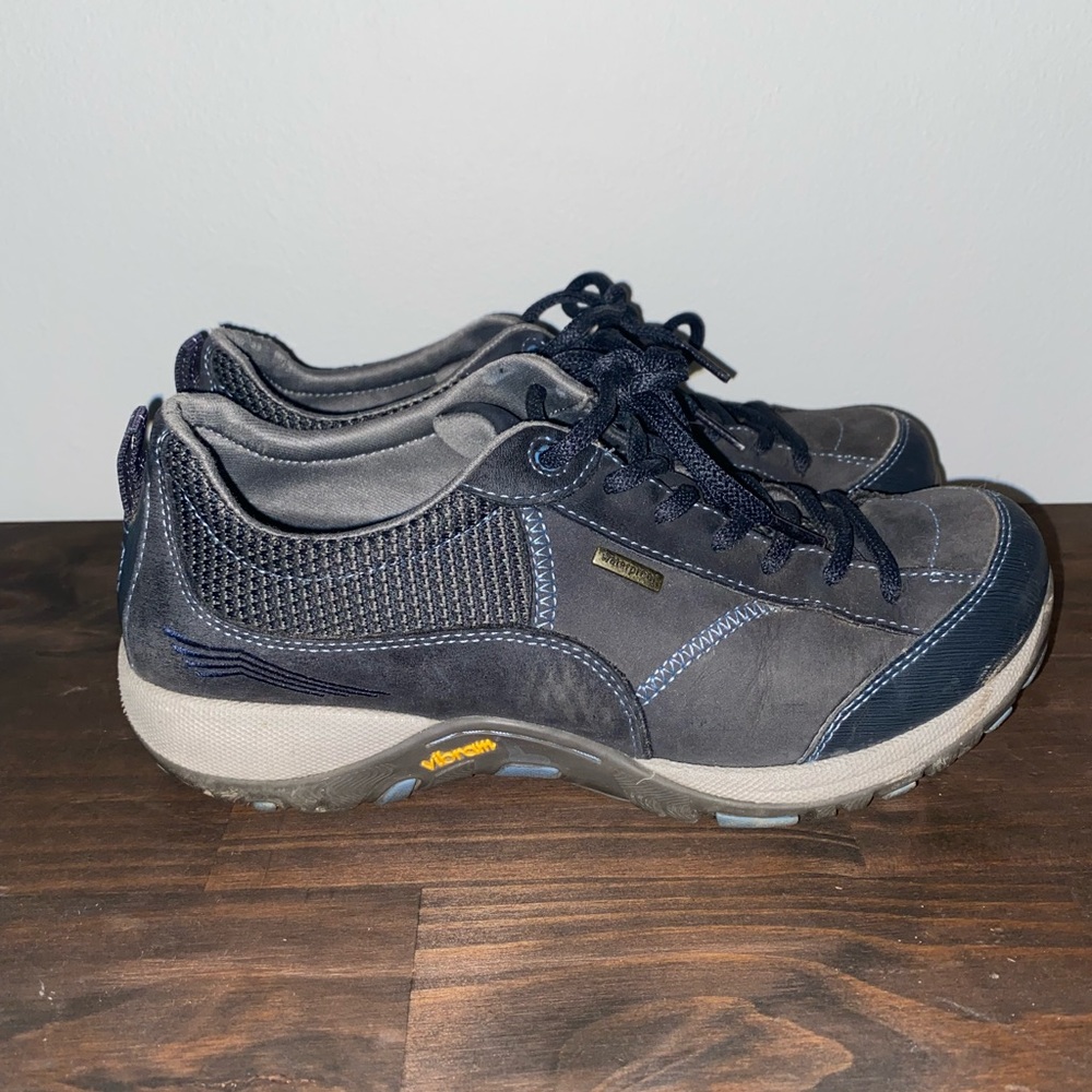 Dansko Paisley shoe- size 38 (7.5-8 U.S. size)